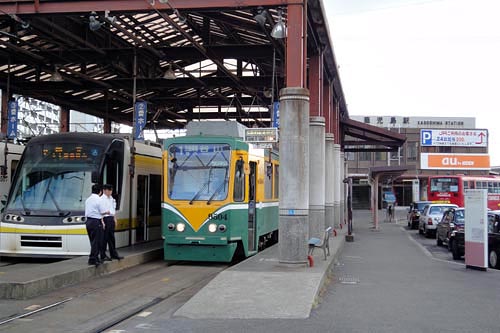 鹿児島駅前の市電乗り場